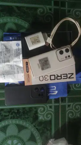 INFINIX ZERO 4G ram 8/256 layar lengkung