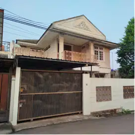 Rumah Lama Butuh Renovasi Dalam Komplek
