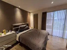 Rumah ada attic room di wisteria metland Jakarta timur