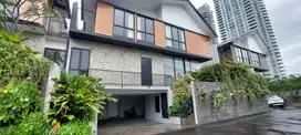 Rumah 3 Lantai Ada Pool di Kemang, Hanya 15 Menit ke Tol Ampera