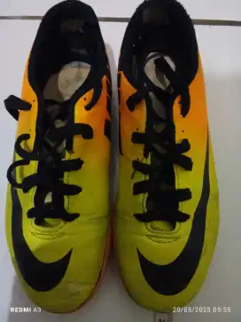 Sepatu futsal anak SD