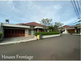 Rumah Clasik Asri Murah Swimming Pool dkt MRT Cipete Gandari Jaksel