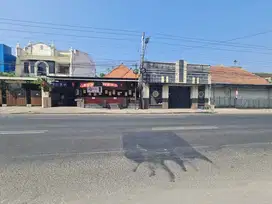 Rumah Strategis Hitung Tanah di Jalan Dr.Rajiman Laweyan Solo