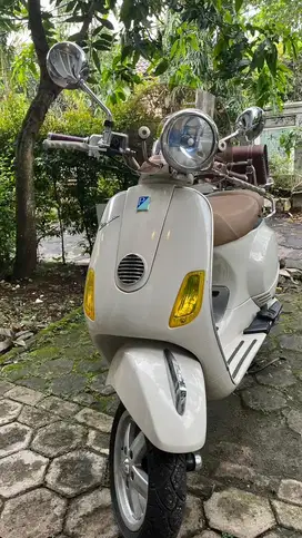 Piaggio Vespa LXV