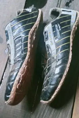 Sepatu futsal ukuran 41