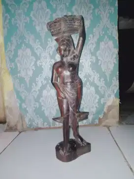 Patung wanita bali