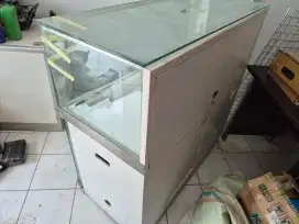 Etalase display tinggi