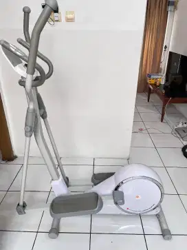 Dijual cepat alat gym bodymax plus elliptical cross
