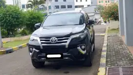 Toyota fortuner vrz 4x4 diesel matic 2019 hitam cash kredit bisa