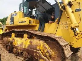 Dijual Bulldozer Komatsu model D375A-5 thn 2010 (kondisi sgt baik)