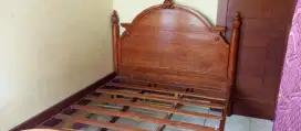 Tempat Tidur Kayu Jati