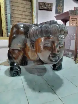 Patung Meja Sumo