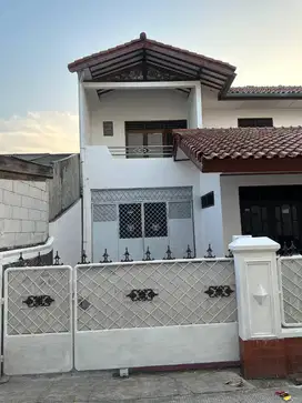 Disewa Rumah 2 Lantai Bagus dan Strategis di Jatiwaringin Bekasi