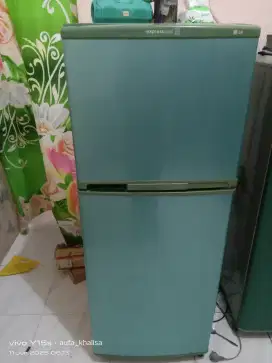 Kulkas 2 pintu merek LG express cool
