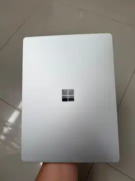 Microsoft Surface Laptop GO (1943)