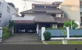 TURUN HARGA  Dijual rumah lama 2 lt Kebayoran baru Jakarta Selatan