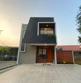RUMAH MODERN TROPIS LOKASI SUPER STRATEGIS 200 METER TOL KUKUSAN