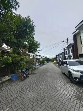 DISEWA RUMAH KOMPLEK KEMANGI RESIDENCE | DAERAH SUNGGAL (PETER)