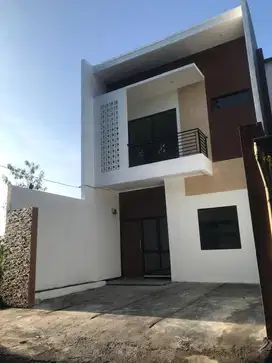Rumah Modern dengan Sentuhan Elegan - Kesempatan Terbatas! di Ciwaruga