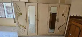 Lemari 5 pintu mewah