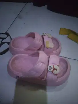 Sandal anak perempuan 1-4 tahun