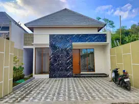 RUMAH MODERN SIAP HUNI DALAM CLUSTER MEWAH DI NGEMPLAK