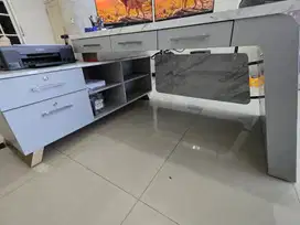 Meja Direktur model L (Sudah ada tempat untuk Komputer)