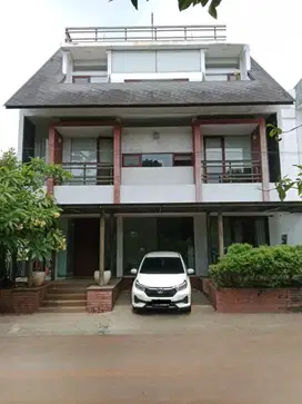 Rumah Hoek 3 Lantai di Bintaro Alamanda, Hanya 6 Menit ke Tol Veteran