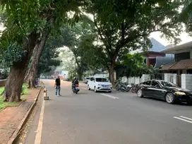 Tanah Strategis Pondok Indah. Luas 635 m². Hadap Selatan. Harga 35M