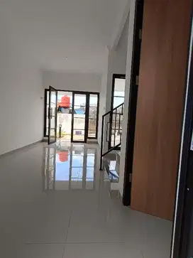 Dijual Rumah 2 Lantai Dekat Tol Cijago
