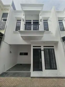 Rumah 2,5 Lantai Siap Huni dlm  cluster dkt Tol di Jagakarsa, JakSel