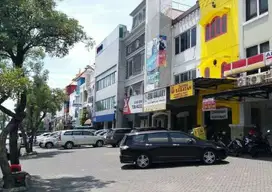 Bukit Darmo Golf, RK 3lt Lalu Lintas Ramai, Harga Terjangkau!