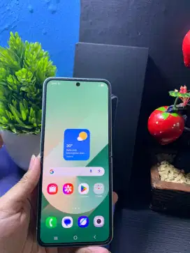 SAMSUNG Z FLIP 6 RAM 12/512GB ORIGINAL SEIN MULUS NORMAL 

TAMPILAN ME