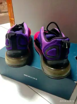 Sepatu running NIKE AIRMAX720