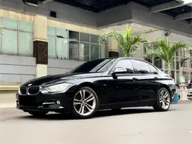 BMW 328i 2.0 SPORT AT 2014 HITAM