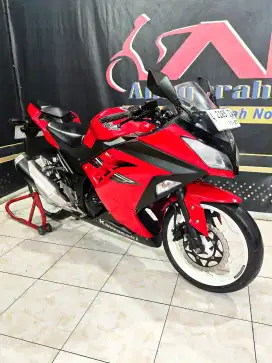 Siap gass Ninja Fi250cc 2017 km 10rb. Anugerah Motor rungkut tengah 81