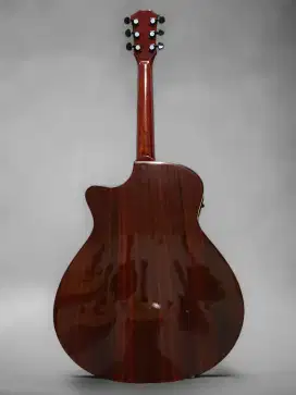 Gitar akustik elektrik Taylor