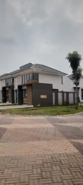 DI JUAL RUNAH BARU SIAP HUNI, POSISI DEPAN POS SATPAM PERSIS
