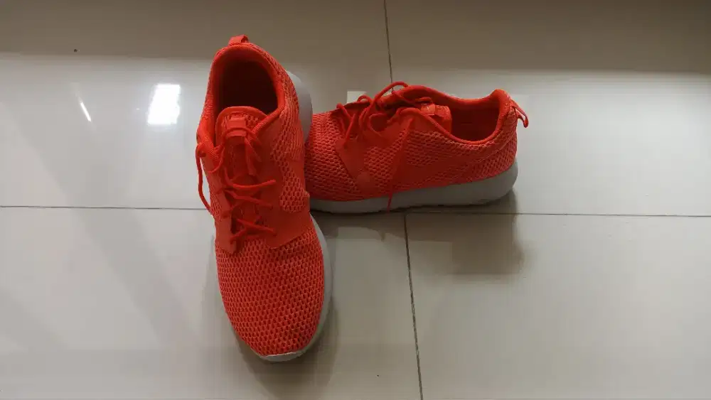 Sepatu Running Orange 44