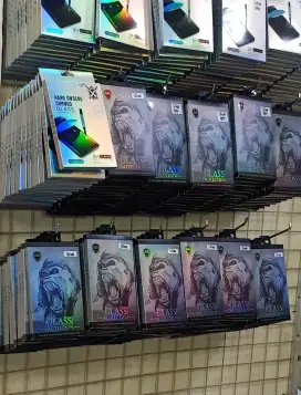 Gorilla glass.. Ada semua tipe/merek