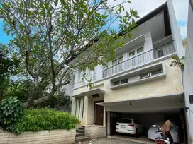 Disewakan Rumah Hunian Modern Classic Area Senopati