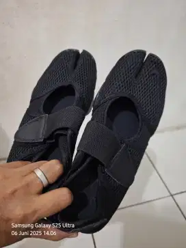 Sepatu second branded Nikeee Air Rift Ninja hitam size 40 harga 400rb