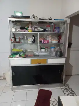 Dijual Cepat Etalase Kaca Good Condition
