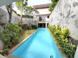 Disewakan Rumah Hunian Area Simprug, Lokasi Tenang