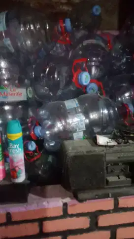 Galon bekas limenerale ada banyak