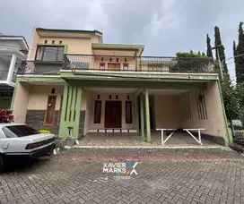 Dijual Rumah Villa Hook Kawasan Wisata di Batu Malang