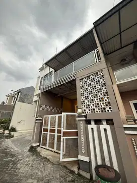 Rumah 2 Lantai Minimalis Area Perumahan Akordion Candi Panggung Suhat