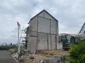 Villa Modern di Batu: Lokasi Favorit, Fasilitas Bintang Lima (Kolam Re