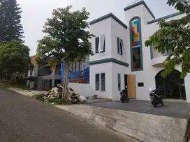 Rumah dengan Kolam renang di Dago Resort