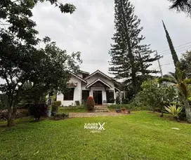 Dijual Villa Asri Taman Luas Poros Jalan di Abdul Gani, Batu